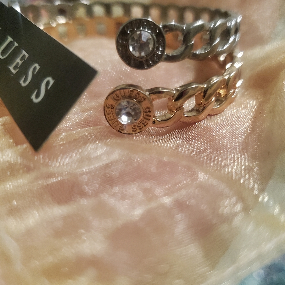 NWT-GUESS CUFF BRACELET SET WITH ORIGINAL GIFT POUCH
